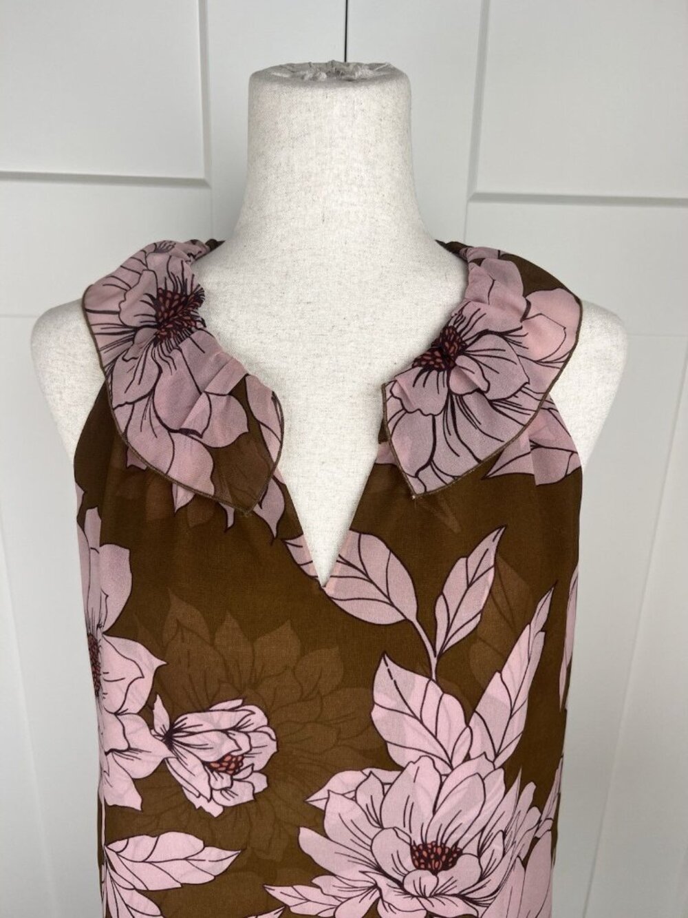 Cabi Hothouse Floral Blouse S Brown Pink Ruffle Neck Sleeveless Sheer Style 4424 - Picture 3 of 8